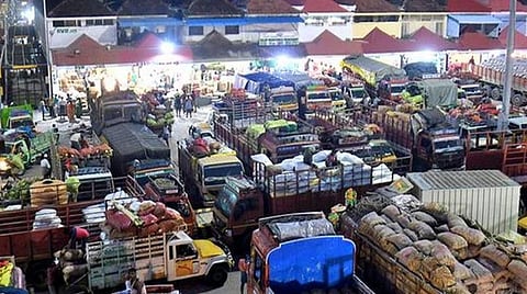 கடைகளுக்கான பராமரிப்பு கட்டணத்தை ரத்து செய்ய வேண்டும்: கோயம்பேடு சந்தை நிர்வாகத்திடம் வியாபாரிகள் கோரிக்கை