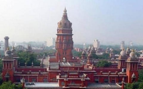 பெரியபாளையம் பவானி அம்மன் கோயில் நில ஆக்கிரமிப்பை அகற்ற இந்து சமய அறநிலையத்துறைக்கு சென்னை உயர் நீதிமன்றம் உத்தரவு