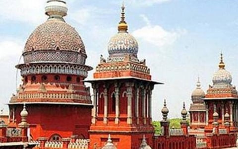 துணைக்கோள் நகரத்துக்குச் செல்ல ஏரிகளின் குறுக்கே சாலை: உயர் நீதிமன்றம் தடை