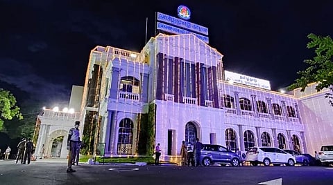 குடியரசுத் தலைவரின் சென்னை வருகையை முன்னிட்டு மத்திய பாதுகாப்பு படையின் கட்டுப்பாட்டில் தலைமை செயலகம்: பாதுகாப்பு ஒத்திகையில் ஈடுபட்ட போலீஸார்