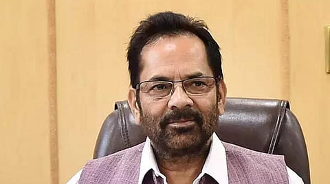 மத்தியில் ஆட்சியில் இருந்த போது உளவு பார்க்கும் ‘ஜேம்ஸ் பாண்டாக’ காங்கிரஸ் கட்சி செயல்பட்டது: மத்திய அமைச்சர் நக்வி குற்றச்சாட்டு