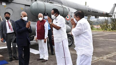 குடியரசுத் தலைவரை வரவேற்ற அமைச்சர்கள் தங்கம் தென்னரசு, ராமச்சந்திரன்.