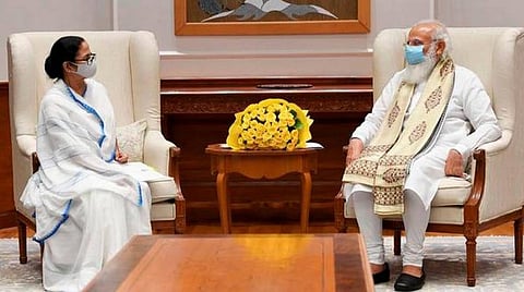 மேற்கு வங்கத்தில் வெள்ளம்; மம்தா பானர்ஜியுடன் பிரதமர் மோடி தொலைபேசியில் பேச்சு