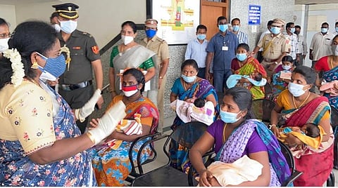 தெலங்கானாவைப் போன்று புதுச்சேரியிலும் நடமாடும் தாய்ப்பால் வங்கி: ஆளுநர் தமிழிசை அறிவுறுத்தல்