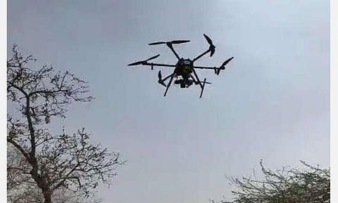 காஷ்மீரில் வெடிபொருள் வீசிய பாகிஸ்தான் ஆளில்லா விமானம்