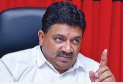 மாஃபா பாண்டியராஜனுக்குப் பொருளாதாரம் தெரியாது; வாய்க்கு வந்தபடி உளறுகிறார்; நிதியமைச்சர் காட்டம்