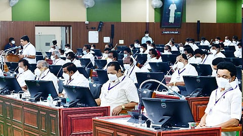 நிதியமைச்சர் பழனிவேல் தியாகராஜன் பட்ஜெட்டை தாக்கல் செய்தபோது.