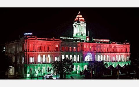 முதல்வர் கொடி ஏற்றும் கோட்டையை சுற்றி 5 அடுக்கு வளையம்; தமிழகம் முழுவதும் பலத்த பாதுகாப்பு ஏற்பாடுகள்: சென்னையில் சுதந்திர தின கண்காணிப்பு பணியில் 15 ஆயிரம் போலீஸார்