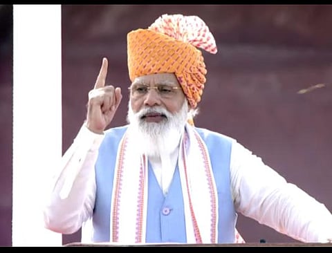 டெல்லி செங்கோட்டையில் 75-வது சுதந்திரதின நிகழ்ச்சியில் பிரதமர் மோடி இன்று பேசிய காட்சி | படம் ஏஎன்ஐ