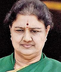 சசிகலா மீதான சிறை முறைகேடு வழக்கில் 25-க்குள் குற்றப்பத்திரிகை தாக்கல் செய்ய உத்தரவு