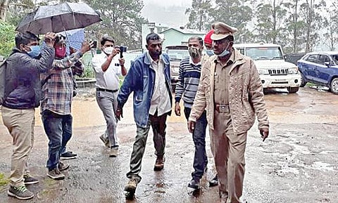 உதகையில் உள்ள நீலகிரி மாவட்ட காவல்துறை கண்காணிப்பாளரின் பழைய அலுவலகத்தில் நடைபெற்ற விசாரணையில் ஆஜராக வந்த சயான்.