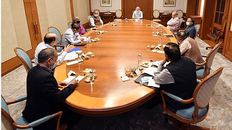 பாதுகாப்புக்கான அமைச்சரவைக் குழு கூட்டத்தில் பிரதமர் மோடி அதிகாரிகளுடன் நேற்று ஆலோசனை நடத்திய காட்சி | படம் ஏஎன்ஐ