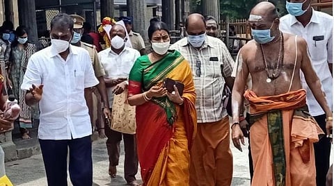 திருவண்ணாமலை அண்ணாமலையார் கோயிலில் முதல்வர் மு.க.ஸ்டாலினின் மனைவி துர்கா ஸ்டாலின் இன்று (23-ம் தேதி) சுவாமி தரிசனம் செய்தார்.