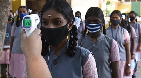 பள்ளிகளில் காய்ச்சல், சளி, இருமலுடன் வரும் மாணவர்களைத் தனிமைப்படுத்தத் தனி அறை: மதுரை ஆணையர் உத்தரவு