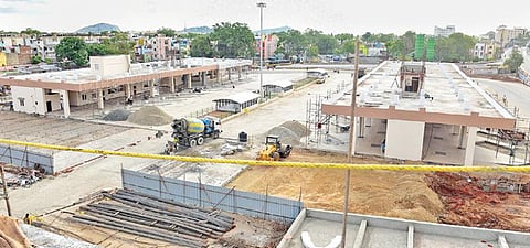 நிறைவடையும் நிலையில் உள்ள பெரியார் பேருந்து நிலைய கட்டுமான பணி. படம்:எஸ். கிருஷ்ணமூர்த்தி