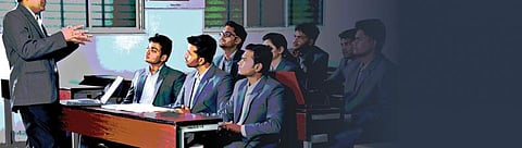 தனியார் கல்லூரி உதவிப் பேராசிரியர்களின் துயரக் கதை