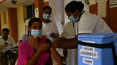 கோவிட் தடுப்பூசி; மொத்த எண்ணிக்கை 61 கோடியை தாண்டியது