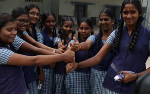 தமிழகத்தில் செப்.1-ல் திட்டமிட்டபடி பள்ளி, கல்லூரிகள் திறப்பு: அரசாணை வெளியீடு