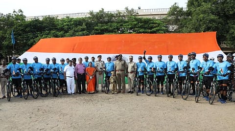 கன்னியாகுமரி முதல் டெல்லி வரை சிஆர்பிஎஃப் சைக்கிள் பேரணி: தருமபுரியில் எஸ்.பி. தொடங்கி வைத்தார்