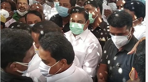 ஓபிஎஸ் மனைவி உடல் இன்று தகனம்: ஈபிஎஸ், திமுக, அதிமுக, பாஜக தலைவர்கள் நேரில் அஞ்சலி