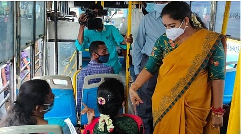 புதுவையில் பெண்கள் மட்டும் பயணிக்கும் ‘பிங்க்’ பேருந்து: அமைச்சர் சந்திரபிரியங்கா அறிவிப்பு