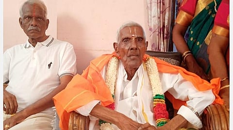 60 ஆண்டுகளாக ஆசிரியர் தின வாழ்த்து பெறும் ஓய்வு பெற்ற தலைமையாசிரியர்: 100-வது பிறந்தநாளை கொண்டாடினார்