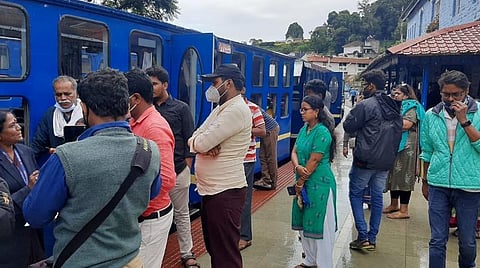 நீலகிரி மலை ரயில் சேவை மீண்டும் தொடங்கியது.