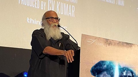 ஏழை நாட்டில் நடிகர்கள் ரூ.100 கோடி சம்பளம் வாங்குவது அயோக்கியத்தனம்: வேலு பிரபாகரன் ஆவேசம்