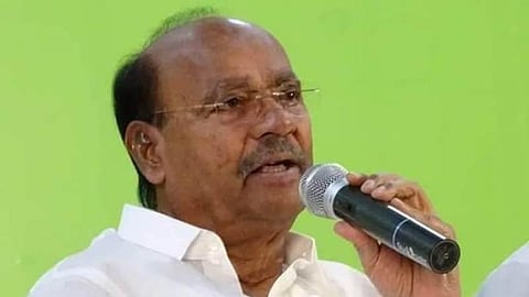 பட்டுப்புழுவியல் படிப்பை நிறுத்தக் கூடாது: ராமதாஸ்