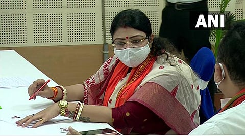 ‘‘இது அநீதிக்கு எதிரானப் போராட்டம்’’- பவானிபூரில் வேட்புமனுத் தாக்கல் செய்த பாஜக வேட்பாளர் பிரியங்கா