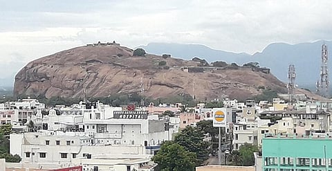 திண்டுக்கல் நகரின் அடையாளமாகத் திகழும் மலைக்கோட்டை.