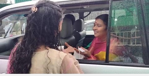 கொடைக்கானல் சாய் சுருதியில் நடந்த காயத்ரி தேவி சிலை பிரதிஷ்டை நிகழ்ச்சியில் பங்கேற்க வந்த துர்கா ஸ்டாலின்.