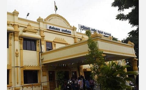 ஊரக உள்ளாட்சி அமைப்புகளுக்கான பதவிகளை ஏலம் விடுவோர் மீது சட்ட நடவடிக்கை: மாவட்ட ஆட்சியர்களுக்கு மாநில தேர்தல் ஆணையம் அறிவுறுத்தல்