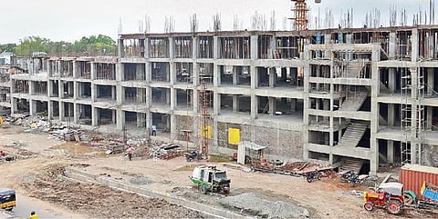 முற்றிலும் வணிகவளாகமாக மாற்றப்பட்டு தடம் தெரியாமல் போன மதுரை காம்ப்ளக்ஸ் பஸ் நிலையம். படம்:எஸ்.கிருஷ்ணமூர்த்தி