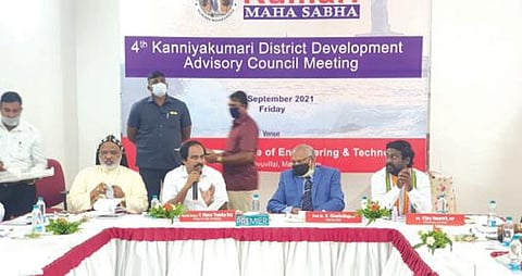 மார்த்தாண்டம் அருகே இலவுவிளையில் நடைபெற்ற வளர்ச்சி பணி ஆலோசனைக் கூட்டத்தில் அமைச்சர் மனோ தங்கராஜ், விஜய் வசந்த் எம்.பி. பங்கேற்றனர்.