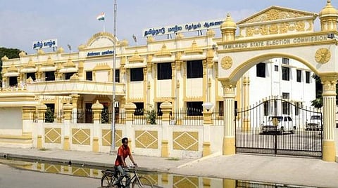 உள்ளாட்சித் தேர்தலுக்கான வேட்புமனு தாக்கல் இன்று நிறைவு; பணம், பரிசுப் பொருள் விநியோகத்தை கண்காணிக்க பறக்கும் படைகள்: மாவட்ட ஆட்சியர்களுக்கு மாநில தேர்தல் ஆணையம் உத்தரவு