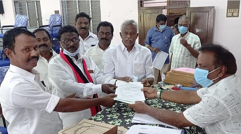 திருவாரூர் அருகே கவுன்சிலர் இடைத்தேர்தல்: திமுக- இந்தியக் கம்யூனிஸ்ட் தனித்தனியே வேட்புமனுத் தாக்கல்