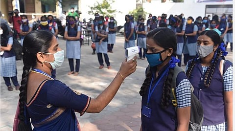 நேரடி வகுப்புகளுக்குத் தடை கோரிய வழக்கு ஒத்திவைப்பு