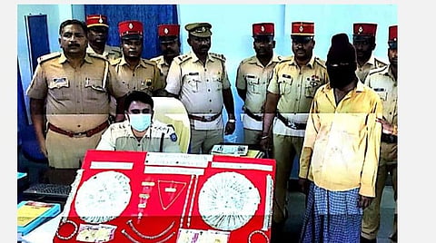புதுச்சேரியில் வீடுகளை உடைத்து திருடிய ஆம்பூர் நபர் கைது: ரூ.17 லட்சம் மதிப்பிலான நகை, பணம் பறிமுதல்