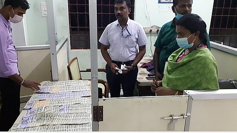 நாகர்கோவில் வட்டார போக்குவரத்து அலுவலகத்தில் லஞ்ச ஒழிப்பு போலீஸார் சோதனை: கணக்கில் வராத ரூ.1,18,950 பணம் சிக்கியது