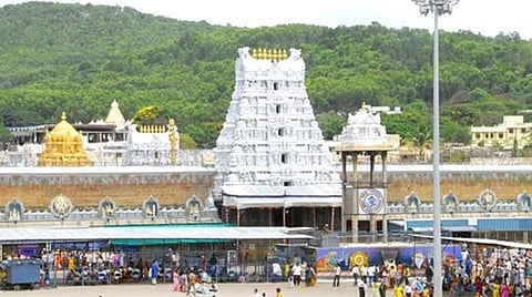 திருமலையில் ரூ.300 தரிசன டிக்கெட் கள்ளச் சந்தையில் விற்பனை: தேவஸ்தான ஊழியர் உட்பட 6 பேர் மீது வழக்கு