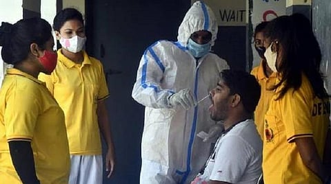 இந்தியாவில் தொடர்ந்து அதிகரிக்கும் அன்றாட கரோனா பாதிப்பு: ஒரே நாளில் 26,727 பேருக்கு தொற்று உறுதி