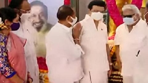 சிவாஜி கணேசன் பிறந்தநாள்: மணிமண்டபத்தில் சிலைக்கு மாலை அணிவித்து முதல்வர் ஸ்டாலின் மரியாதை