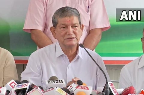 யாரும் கேள்வி கேட்கக் கூடாது என்று அமரீந்தர் சிங் எண்ணுகிறார்: ஹரீஷ் ராவத் சாடல்