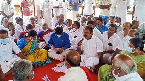 கிராம சபைக் கூட்டத்தில் பேசிய அமைச்சர் சிவ.வீ.மெய்யநாதன்.