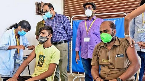 25 லட்சம் பேருக்கு கரோனா தடுப்பூசி போட இலக்கு; தமிழகம் முழுவதும் இன்று 4-ம் கட்ட மெகா முகாம்: 20 ஆயிரம் இடங்களில் நடப்பதாக அமைச்சர் தகவல்
