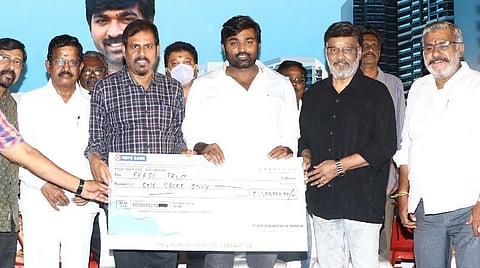 பணம் எல்லாம் கடனைத் திருப்பிக் கொடுப்பதற்கே சரியாகிவிடுகிறது: விஜய் சேதுபதி