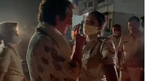 உ.பி. வன்முறை: பிரியங்காவின் துணிச்சலால் போலீஸார் அதிர்ந்துபோயினர்; ராகுல் காந்தி கருத்து