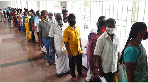 7 மாதத்துக்குப் பிறகு குறைதீர் கூட்டம்: மதுரை ஆட்சியர் அலுவலகத்தில் ஆயிரக்கணக்கில் திரண்ட மக்கள்