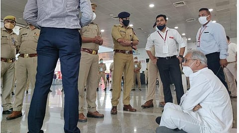 பிரியங்காவைச் சந்திக்க அனுமதி மறுப்பு: லக்னோ விமான நிலையத்தில் சத்தீஸ்கர் முதல்வர் தர்ணா